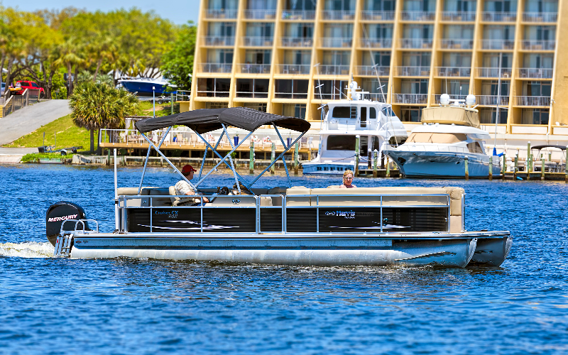 pontoon boat in destin harbor